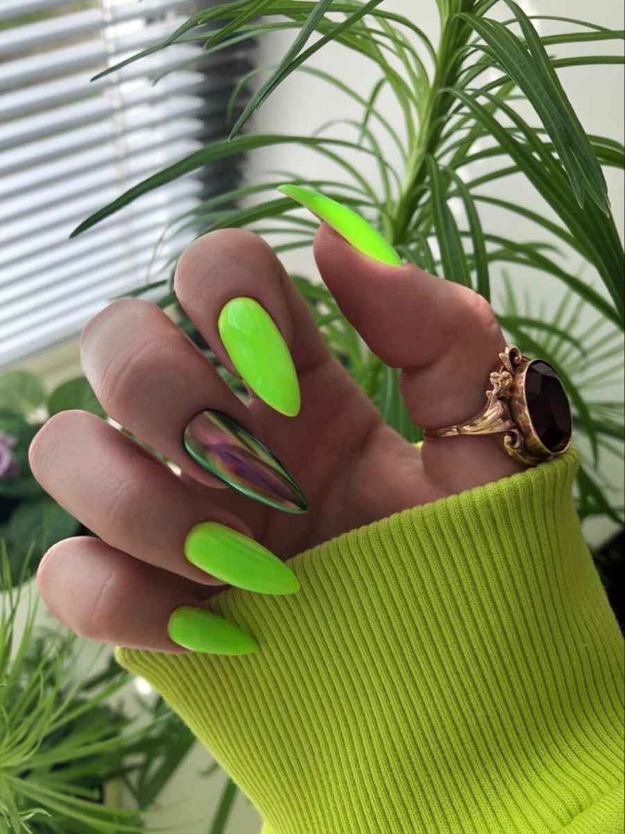 Неоновый маникюр